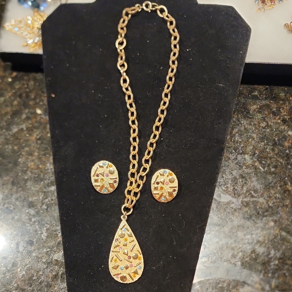 Vintage Elegant Gold Necklace and Earring Set